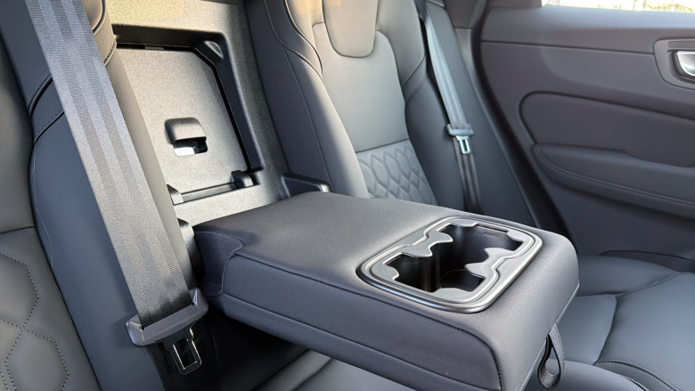 Volvo XC60 2.0 B5P Plus Dark 5dr AWD Geartronic Petrol Estate